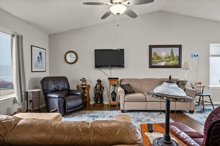 862 S Cattail Cir, Haysville, KS 67060 - Image #2