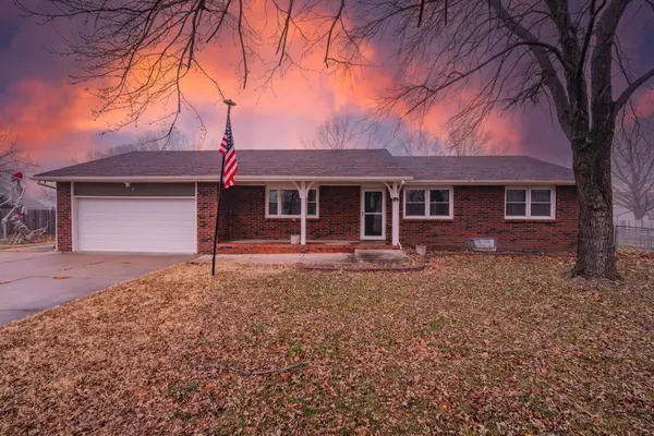 3 Son Ct, Valley Center, KS 67147