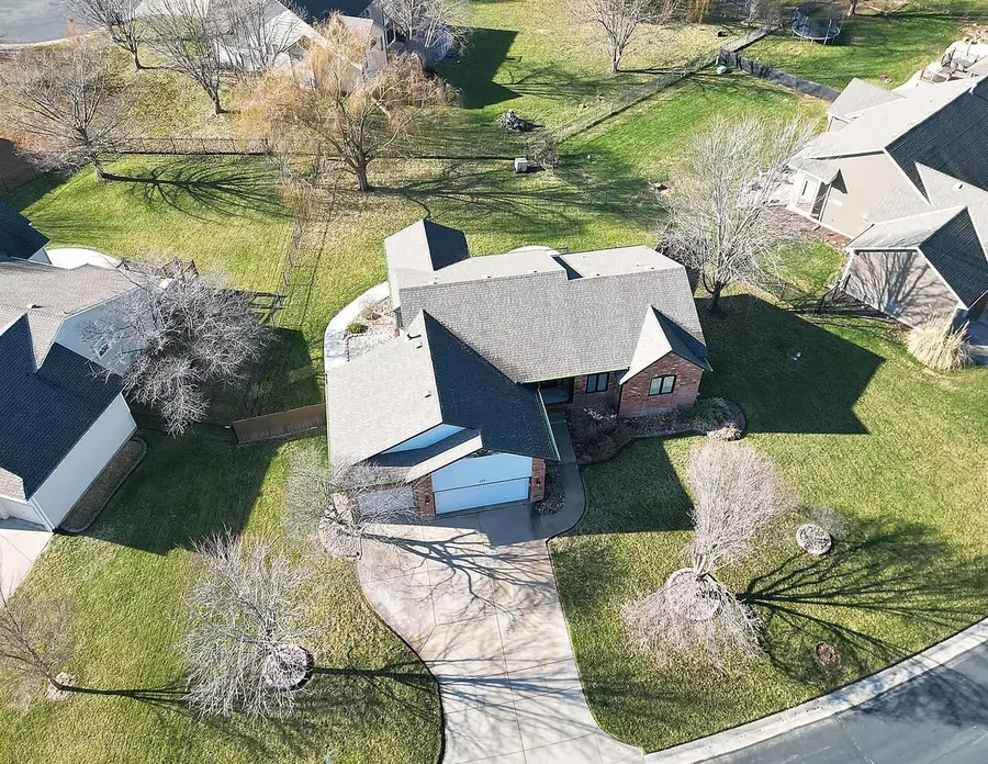 231 S Fairway Cir, Andover, KS 67002 - Image #2