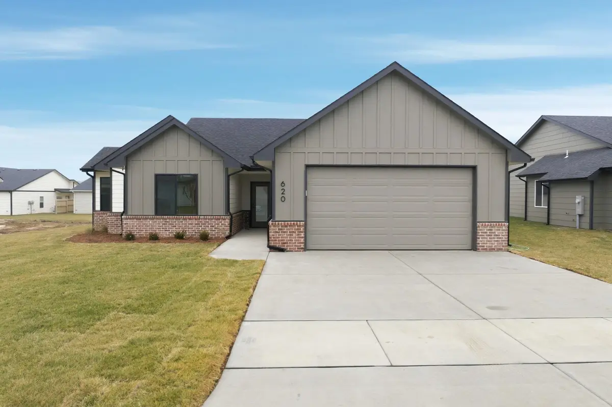 620 Elmwood St, Park City, KS 67147-1124 - Image #1