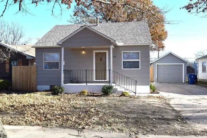 424 N Park Ave, Valley Center, KS 67147 - Image #1