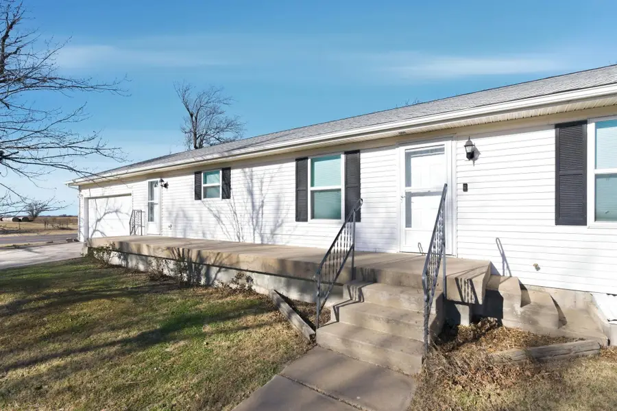 10558 N Broadway St, Valley Center, KS 67147 - Image #2