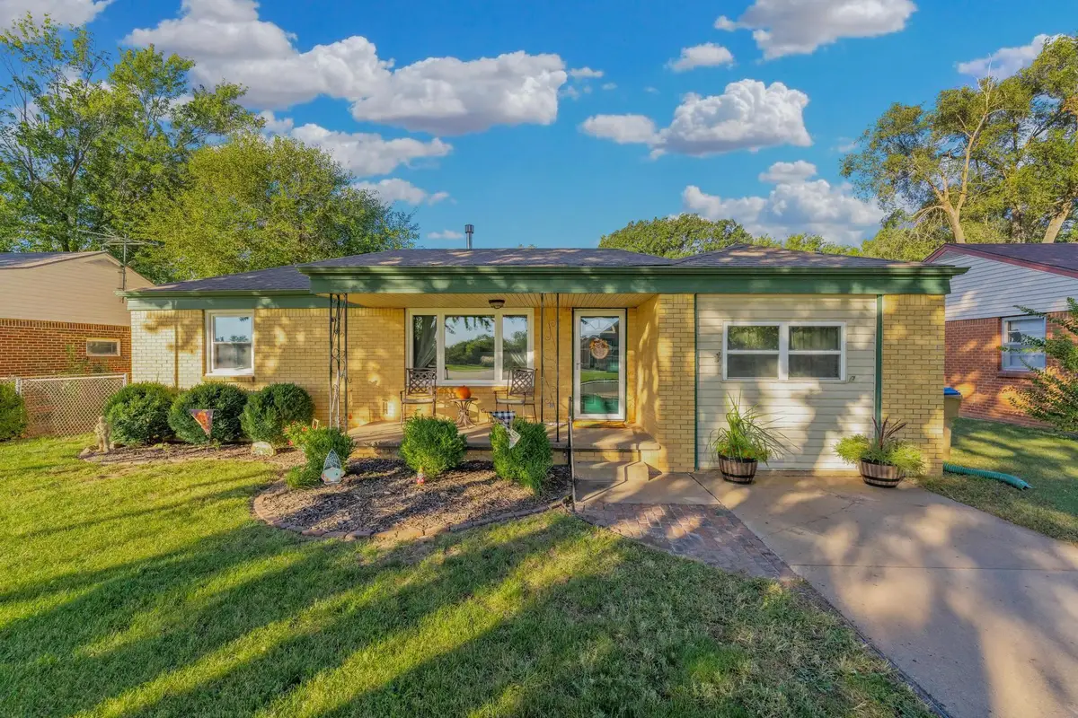 409 N Washington St, Cheney, KS 67025 - Image #1