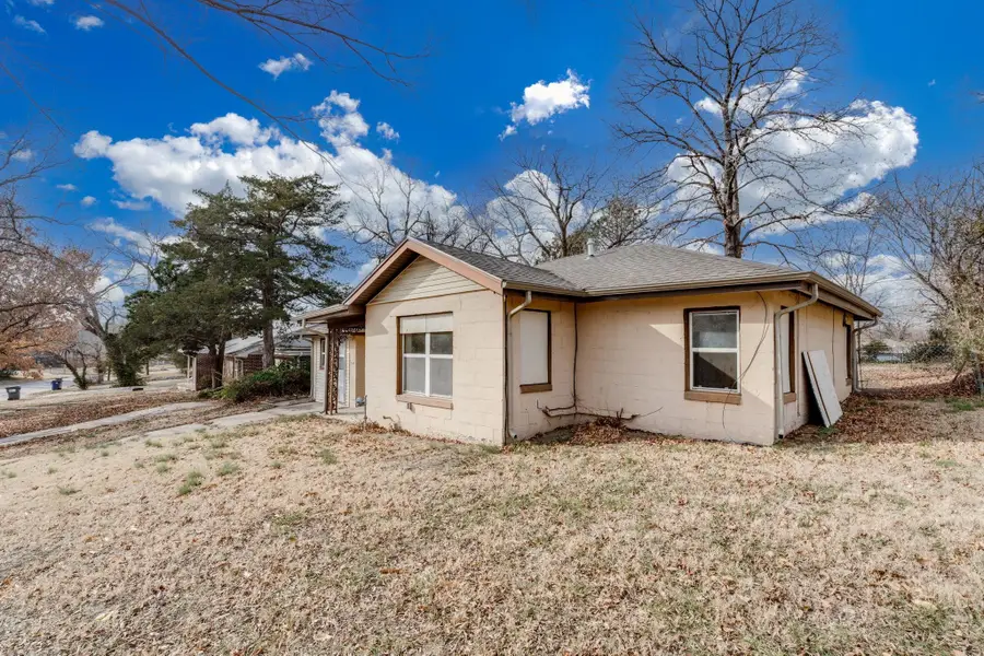 1547 N Gentry Dr, Wichita, KS 67208 - Image #2