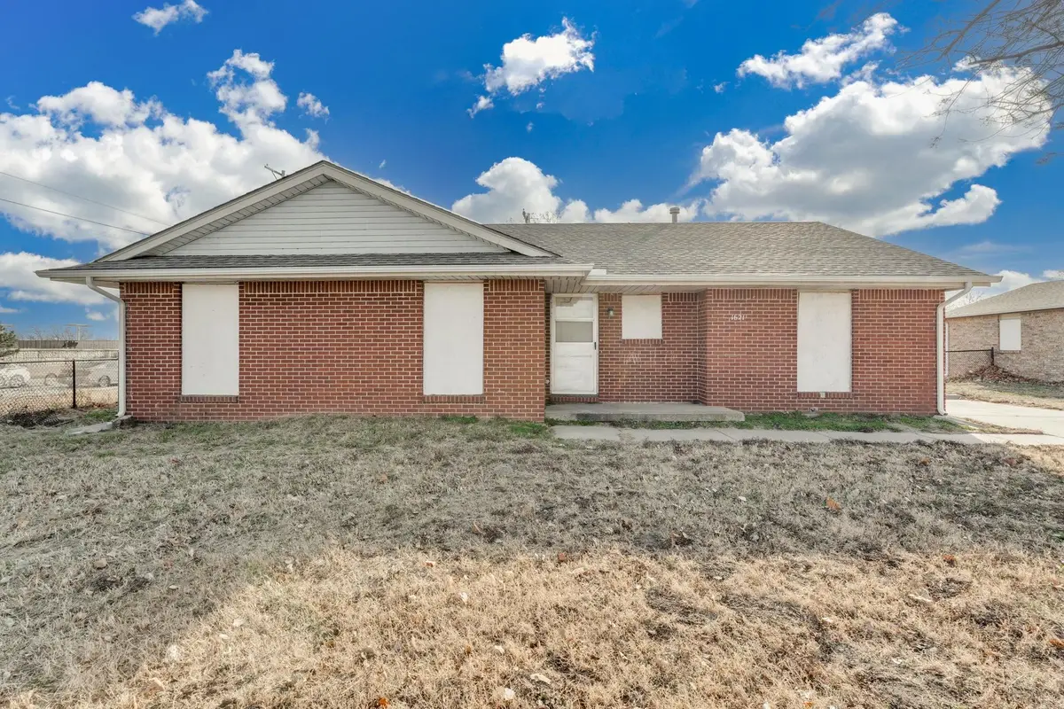 1621 E Berkeley St, Wichita, KS 67216 - Image #1