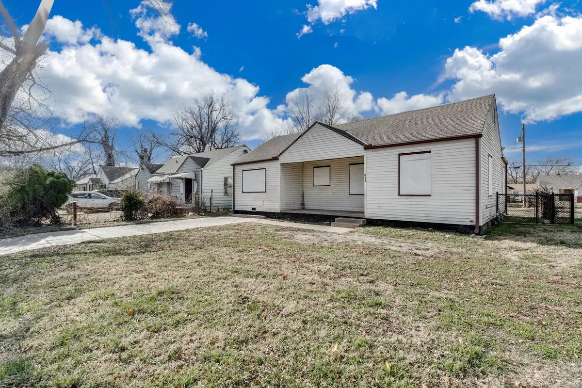 827 N Poplar St, Wichita, KS 67214 - Image #1