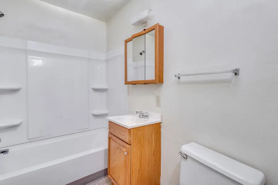 827 N Poplar St, Wichita, KS 67214 - Image #3