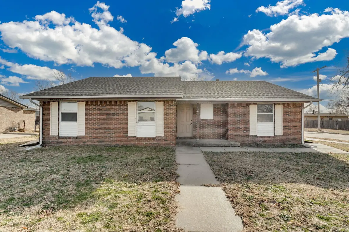 1501 E Berkeley St, Wichita, KS 67216 - Image #1