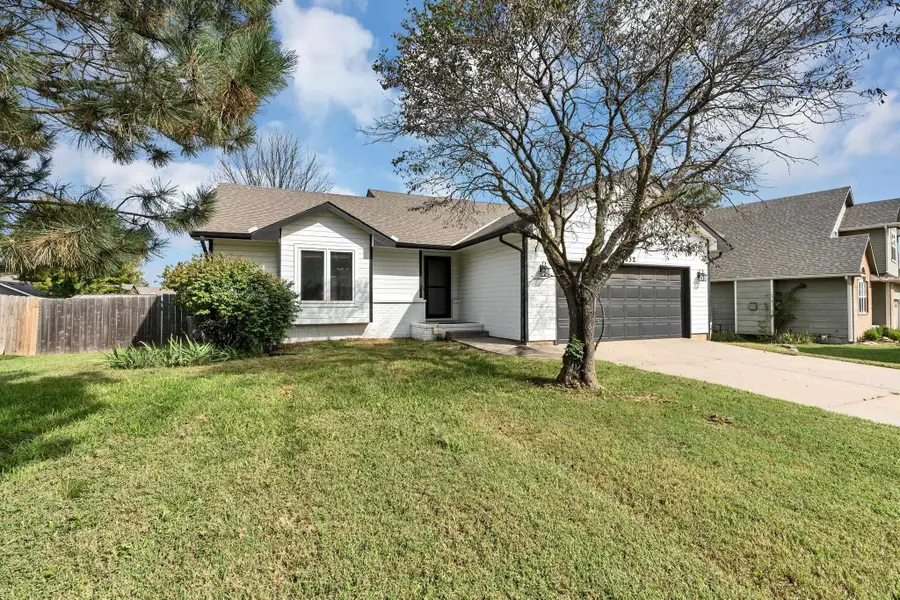 832 E Hawthorne Dr, Derby, KS 67037 - Image #2