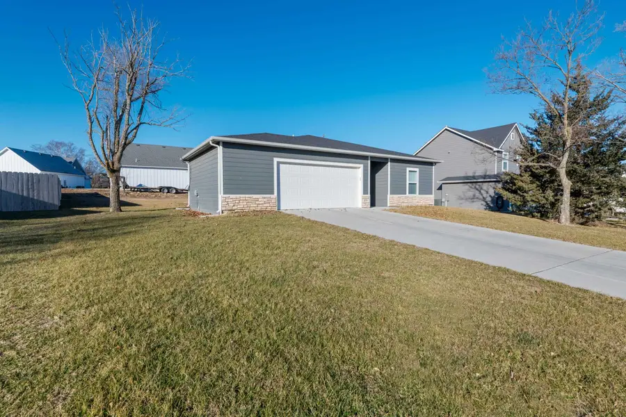 1335 E Skyview Dr, El Dorado, KS 67042 - Image #2
