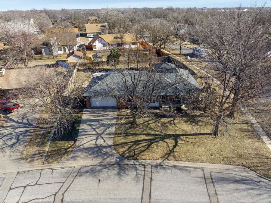 2306 N Addison Cir, Wichita, KS 67226 - Image #3