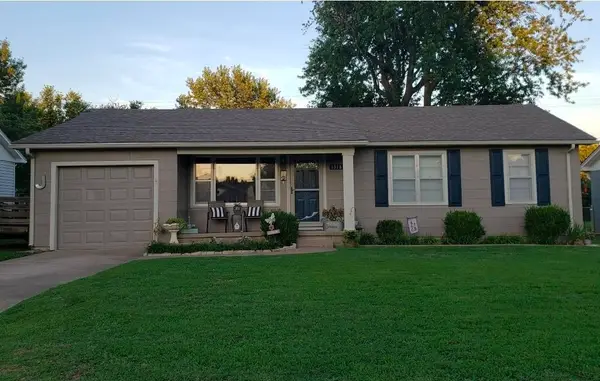 1318 N 11th St, Arkansas City, KS 67005