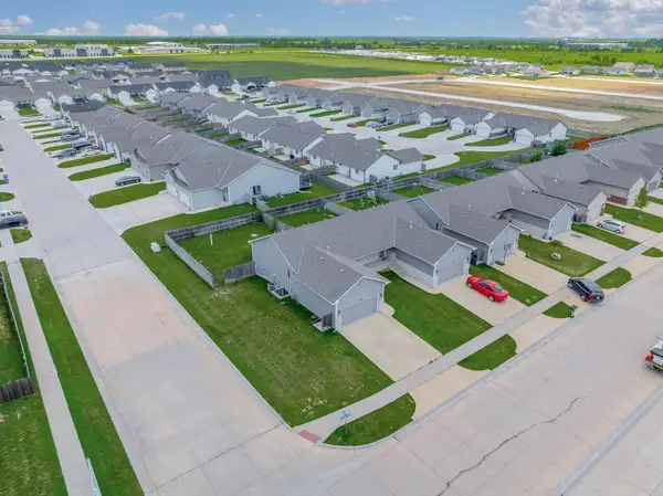 5286-5288 N Cypress St, Bel Aire, KS 67226