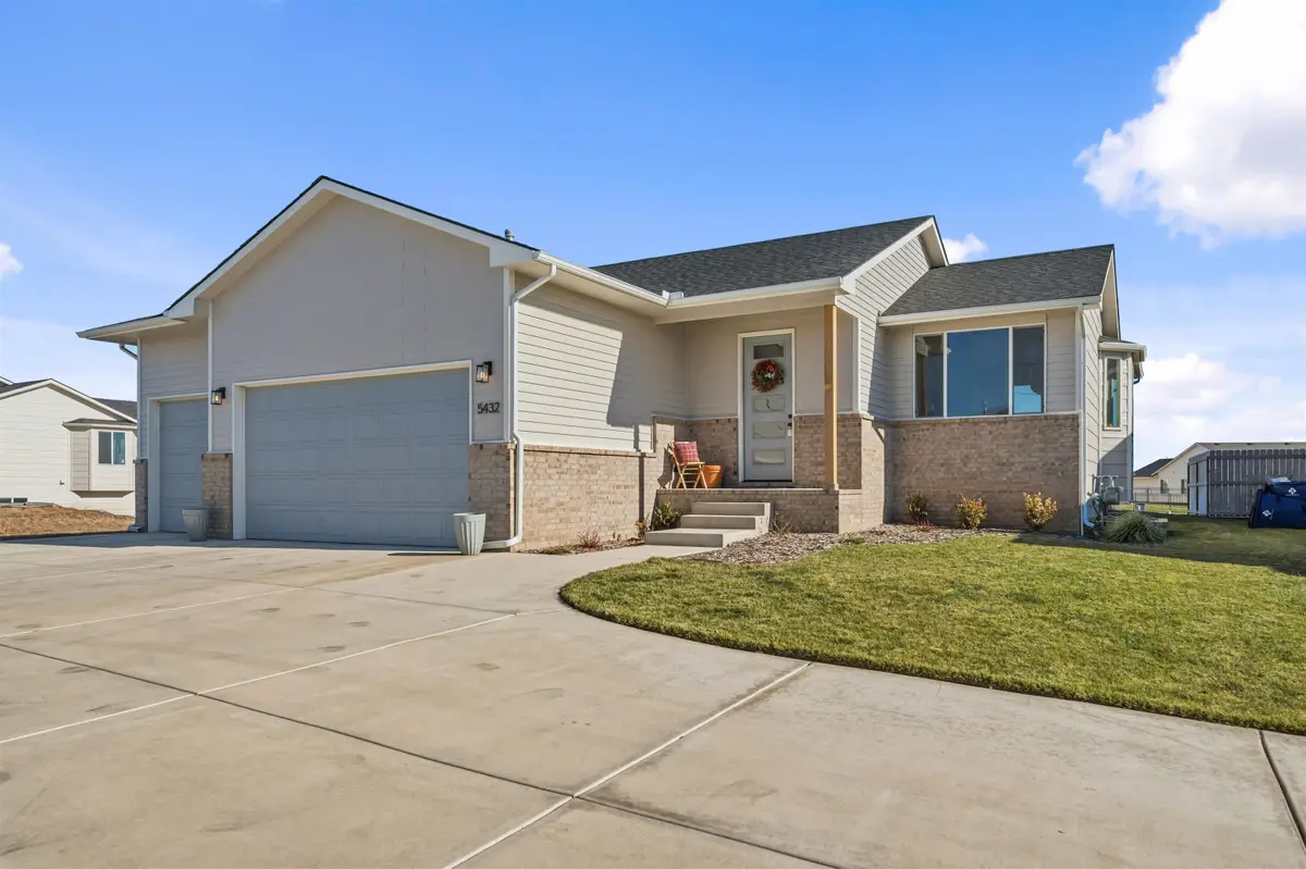 5432 N Saint Paul Ct, Wichita, KS 67204 - Image #1