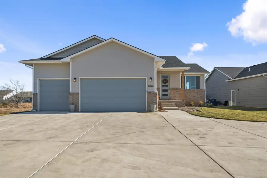 5432 N Saint Paul Ct, Wichita, KS 67204 - Image #2