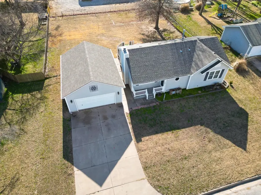 731 E Freeman Ave, Haysville, KS 67060 - Image #2