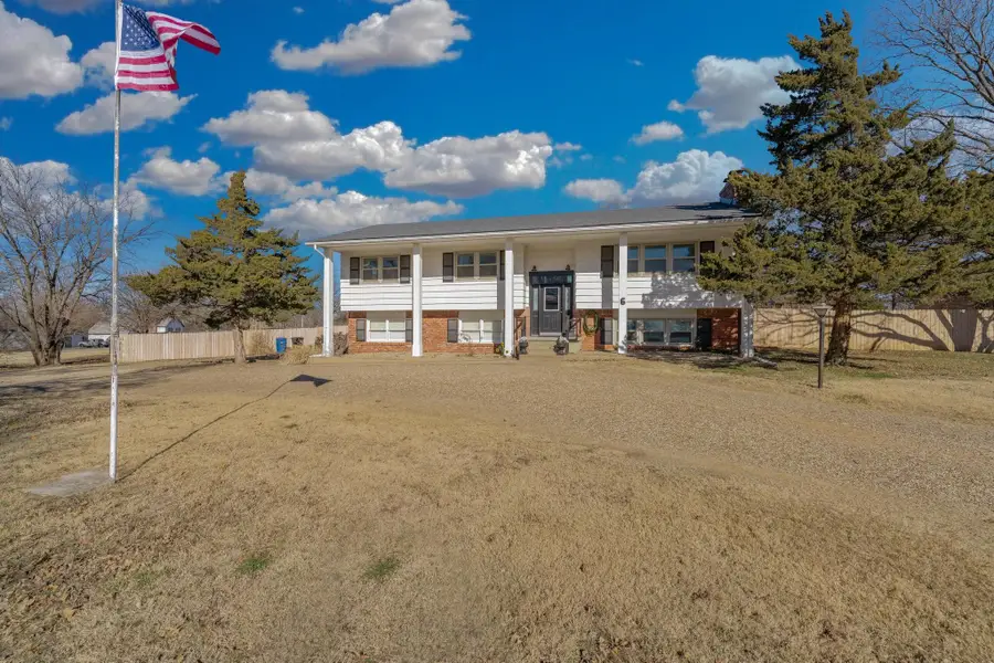 6 Lakeside Dr, Augusta, KS 67010 - Image #2