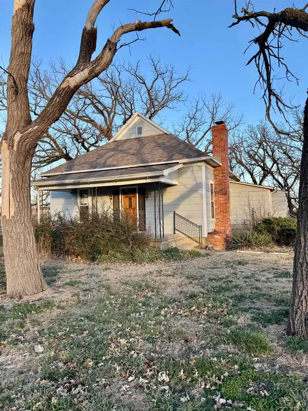 524 S Harvey Ave, Burrton, KS 67020