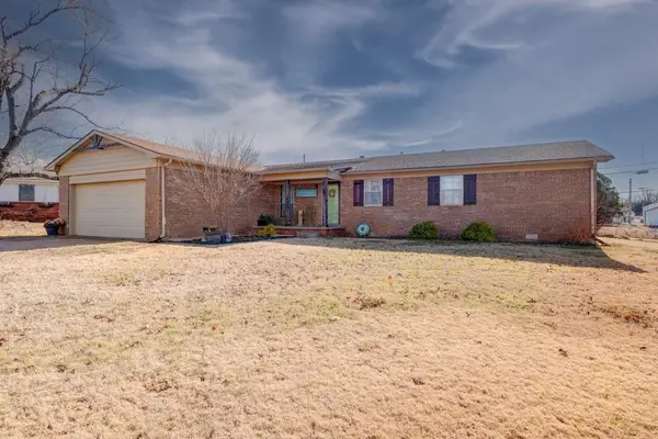 3 Lake Park Ct, Winfield, KS 67156