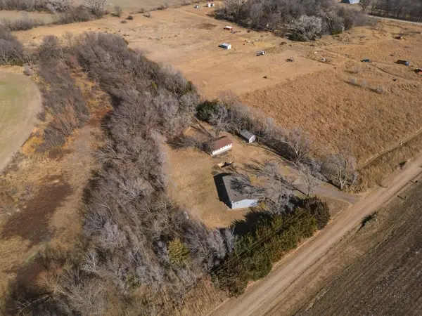 2810 192nd Rd, Winfield, KS 67156