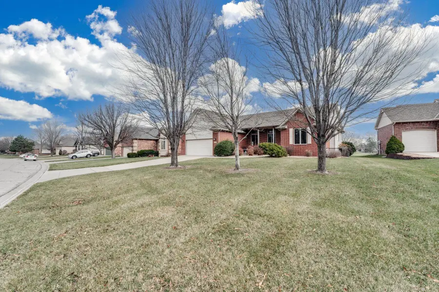 4402 N Spyglass Cir, Wichita, KS 67226 - Image #2