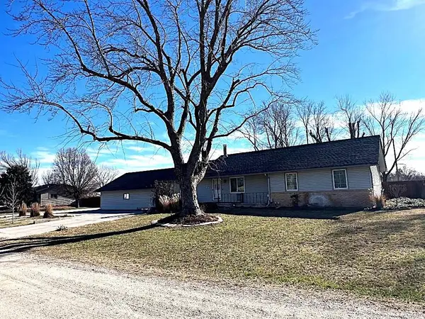 621 W 38th St N, Wichita, KS 67204