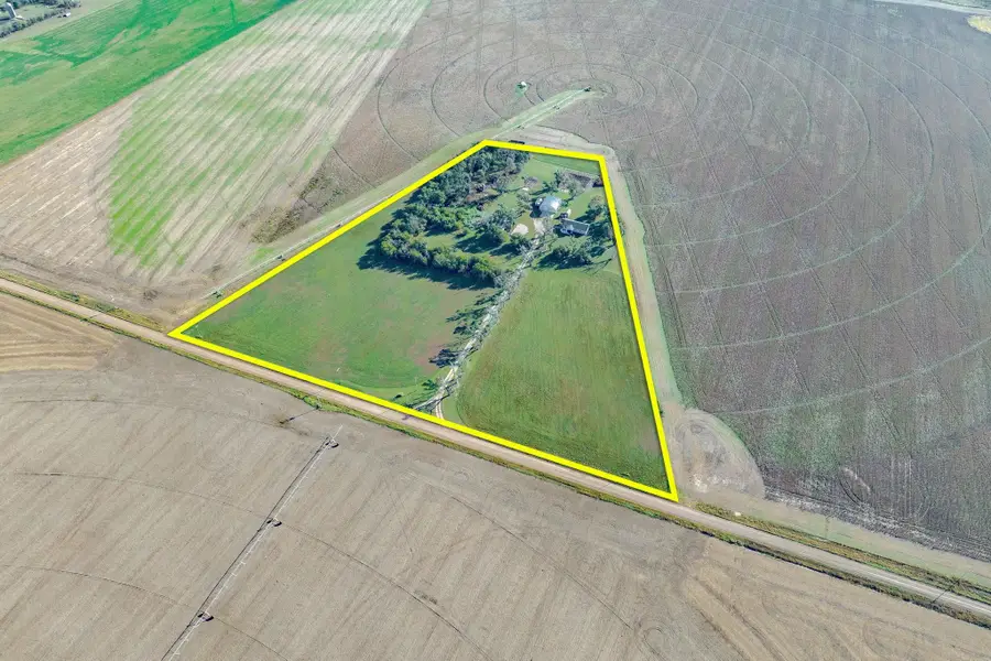 8106 S Sandhill Rd, Burrton, KS 67020 - Image #2