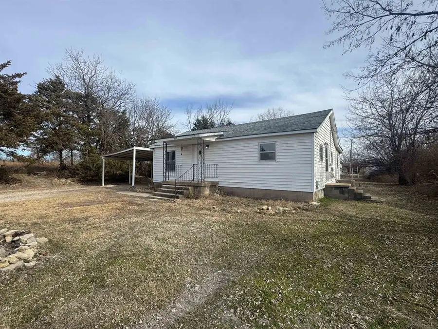 608 N Michigan St, Winfield, KS 67156 - Image #3