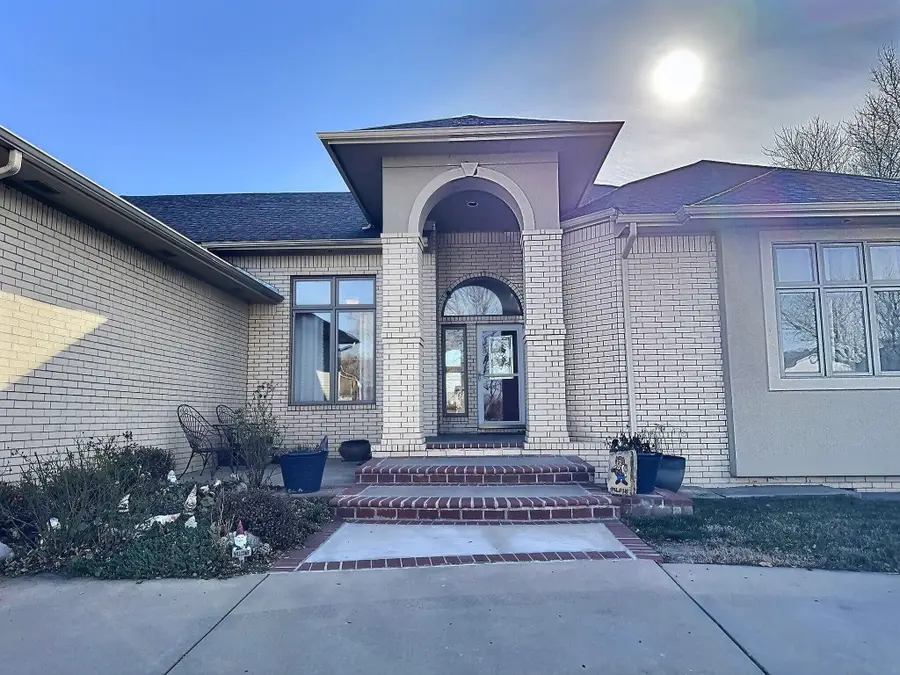 6507 W Briarwood Cir, Wichita, KS 67212 - Image #2