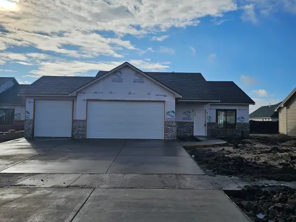 1601 Midway Ct., Valley Center, KS 67147