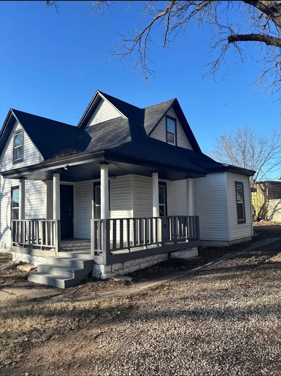 1424 E 1st Ave, Winfield, KS 67516-1808 - Image #2
