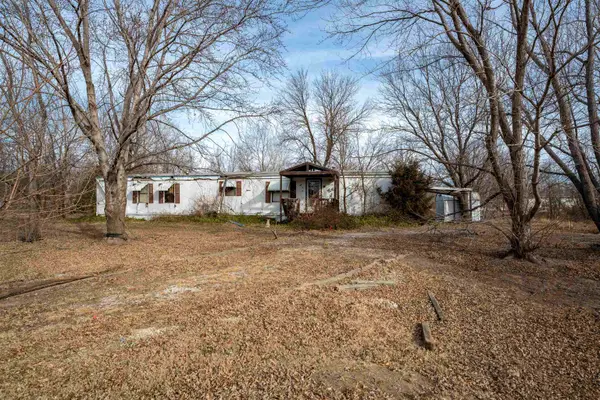 420 E Nicole Cir, Haysville, KS 67060