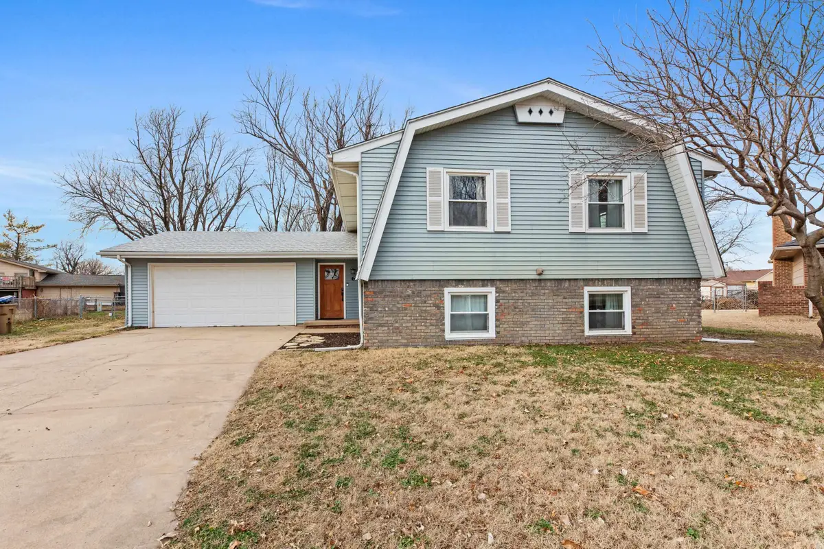 6 N Breeze Ct, Valley Center, KS 67147 - Image #1