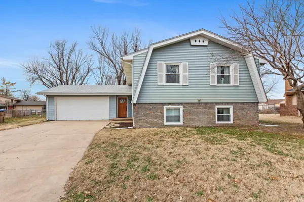 6 N Breeze Ct, Valley Center, KS 67147