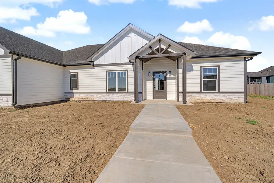 2210 Huntwood Dr, Salina, KS 67401 - #2