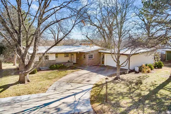 109 S Hilldale Rd, Salina, KS 67401