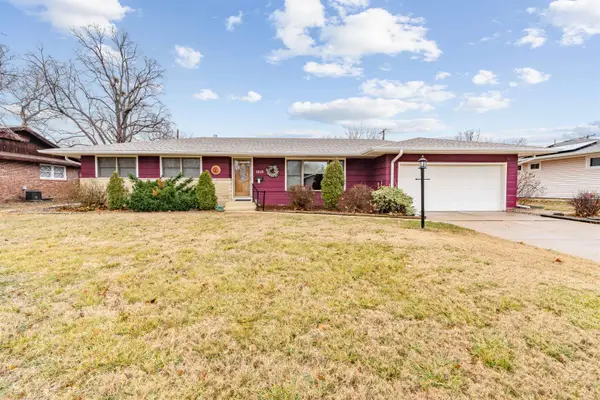 1010 Manor Rd, Salina, KS 67401