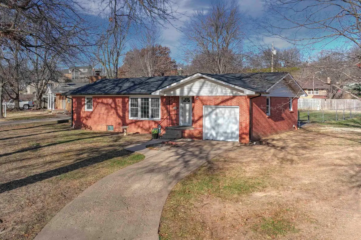 232 Greenway Rd, Arkansas City, KS 67005 - Image #1