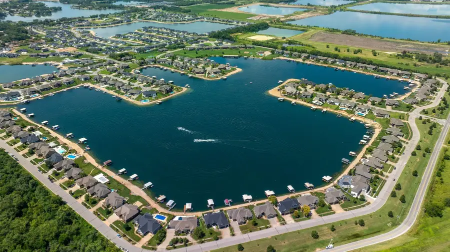 2522 N Paradise Ct, Wichita, KS 67205 - Image #3