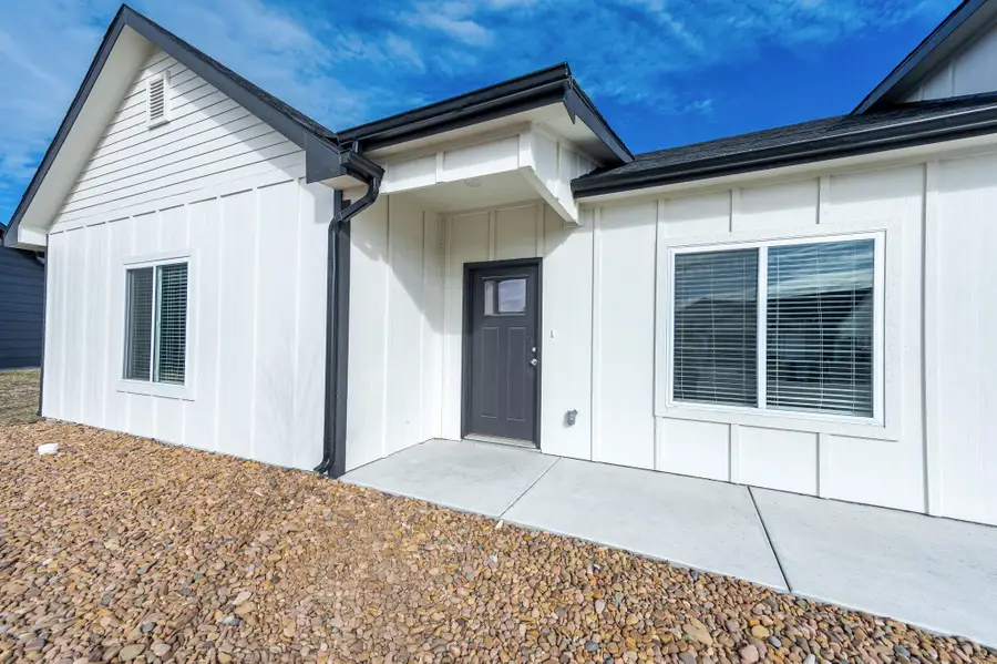 498 E Harper St, Valley Center, KS 67147-8948 - Image #2