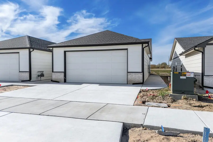 506 E Harper St, Valley Center, KS 67147-8948 - Image #2