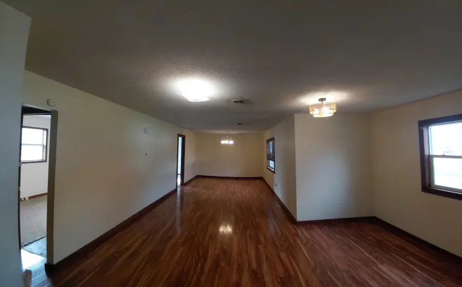 17 N Holiday Ln, Iola, KS 66749 - Image #2