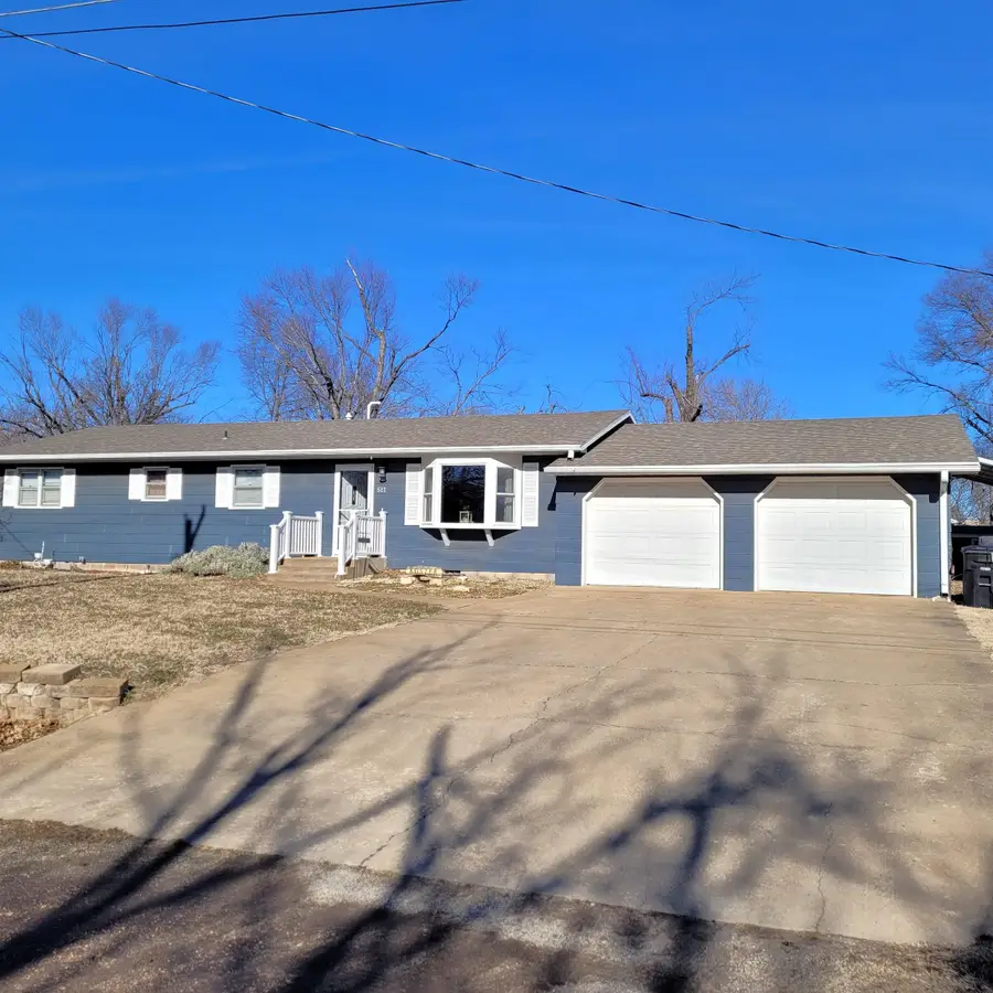 511 E Third St, Minneapolis, KS 67467 - Image #2