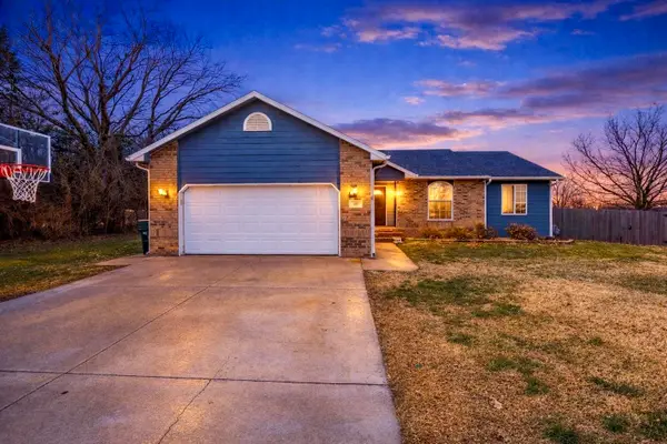 407 N Kansas St, Haven, KS 67543