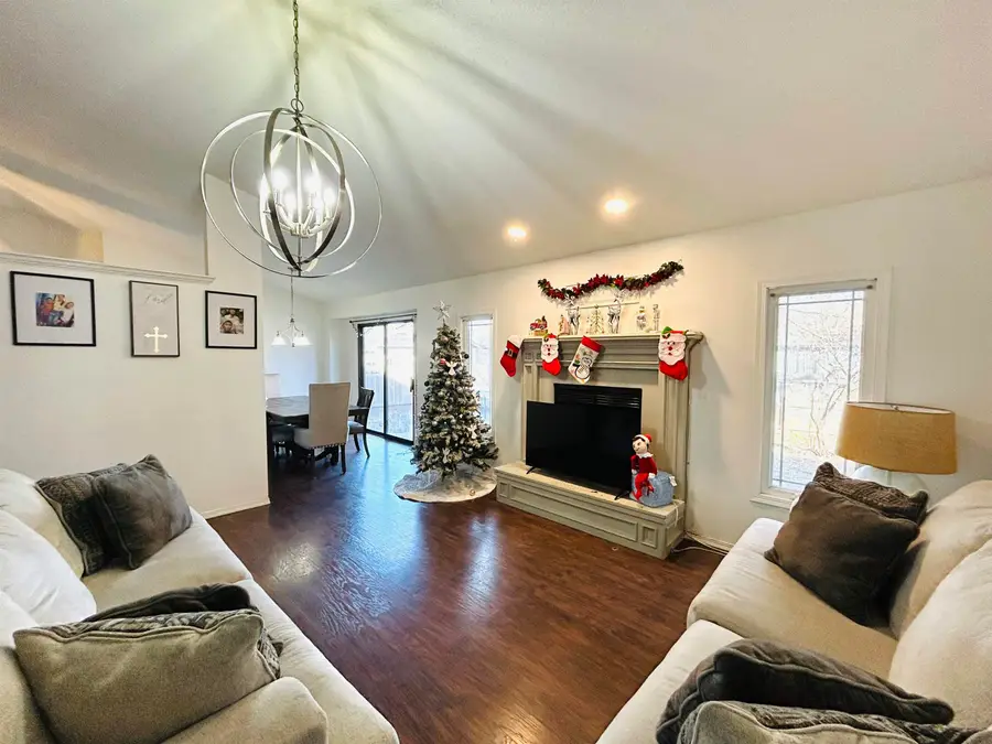 1822 N Redbarn Ln, Wichita, KS 67212 - Image #2