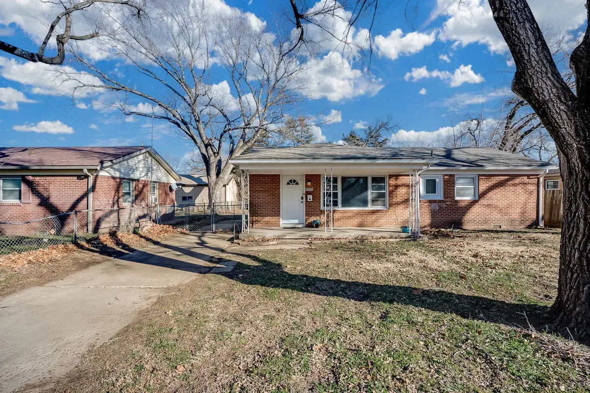 208 S Stearns, Haysville, KS 67060 - Image #1