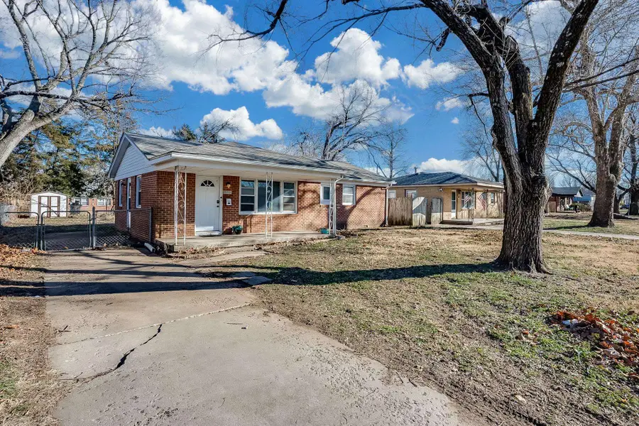 208 S Stearns, Haysville, KS 67060 - Image #2