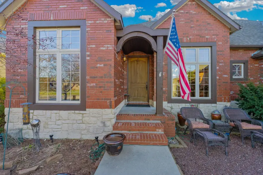 2505 N Loch Lomond Ct, Wichita, KS 67228 - Image #2