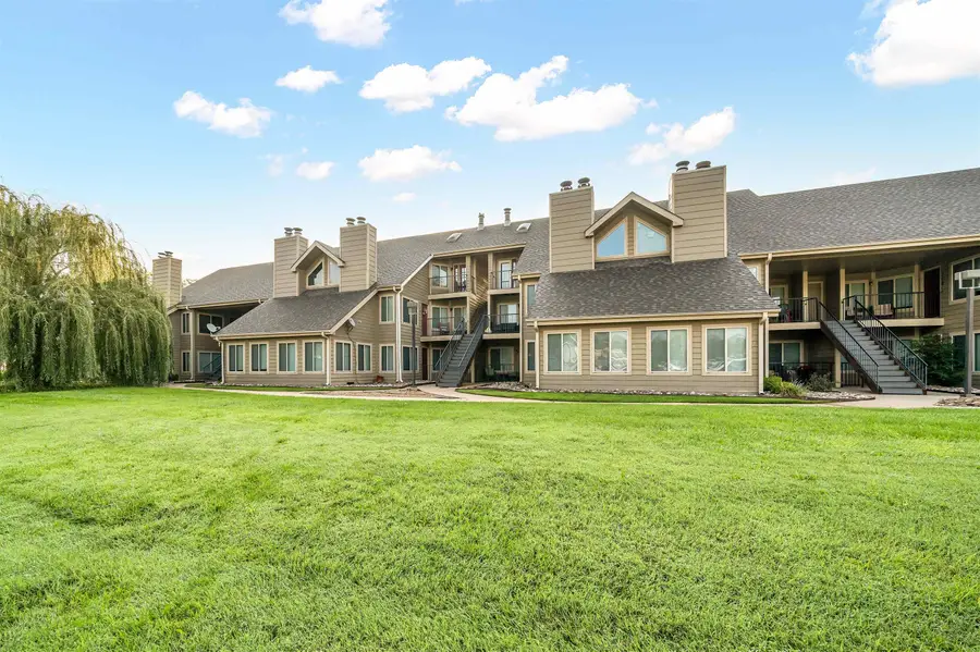 10011 E Boston St Apt 206, Wichita, KS 67207 - Image #2