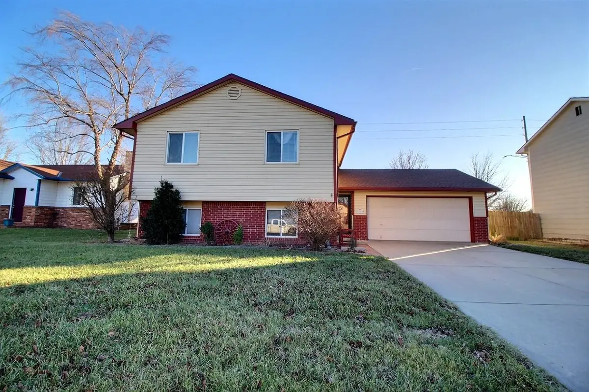 10901 W Blake Cir, Wichita, KS 67209 - Image #1